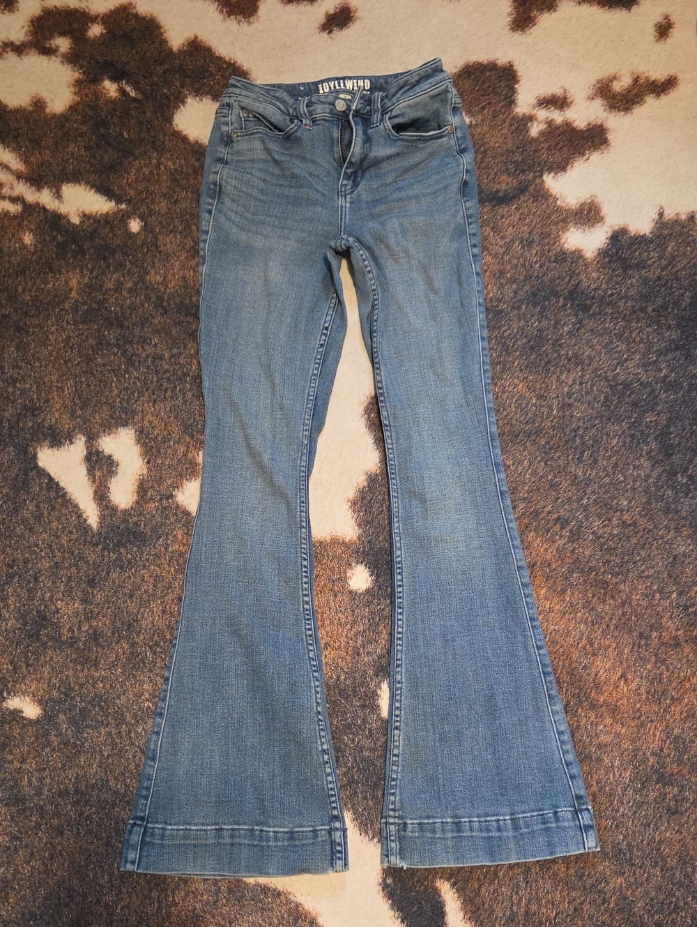 Idyllwind Women's Flared Jeans in Medium Blue Wash